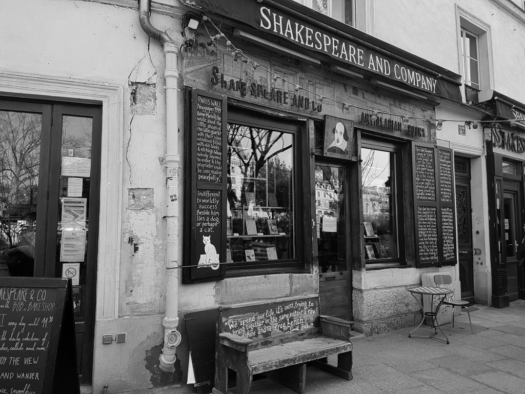 Shakespeare and Co: Toko Buku Terpopuler di Dunia!
